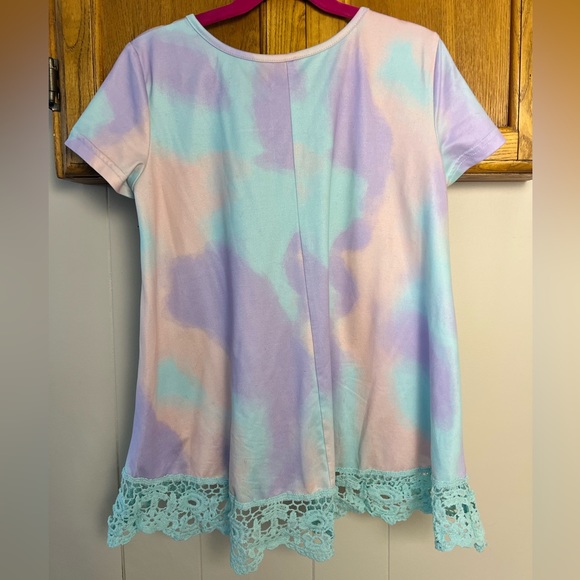 Beautiful Pastel High-low top with crochet hem, buttery soft, Girl’s L (12) - Picture 2 of 3